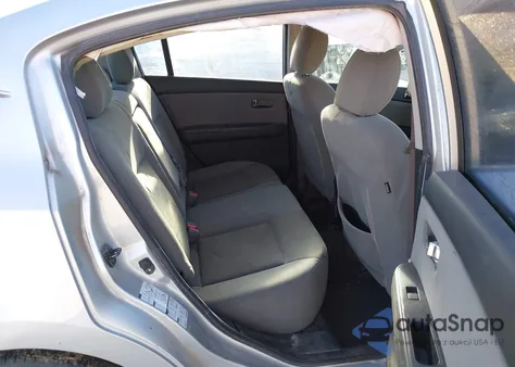 2011 Nissan Sentra 2.0S z USA, uszkodzony, nr VIN 3N1AB6AP1BL640403